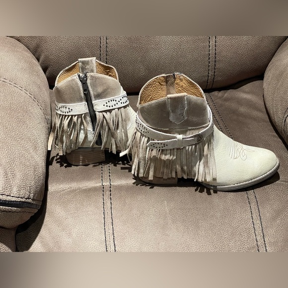 Sterling River Fringe Boots - Picture 1 of 6